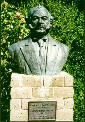 vallejobust.JPG (56487 bytes)